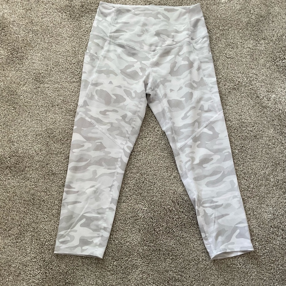 Evolution and Creation Gray & White Cropped Leggings Pockets M